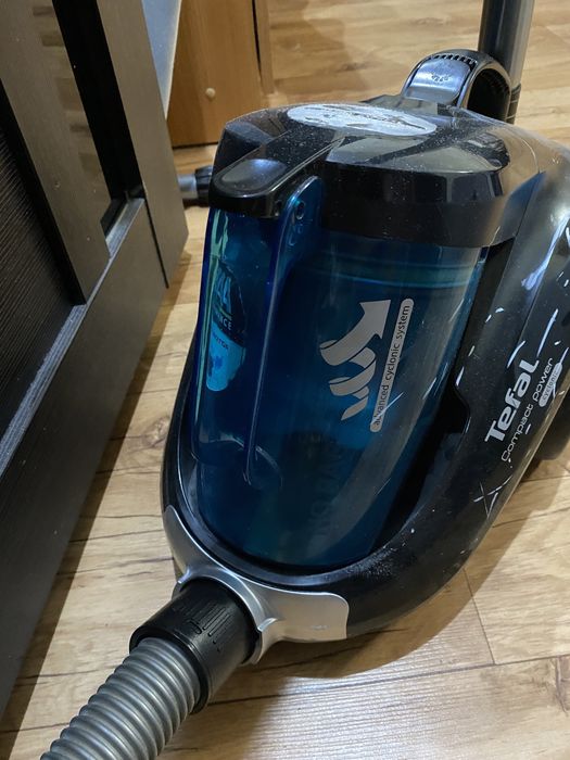 Пылесос Tefal, рабочий
