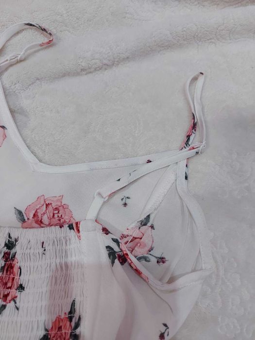 Бяла рокля на марката H&M