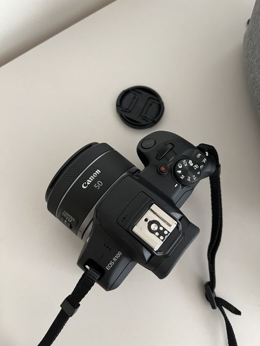 Canon EOS R100 + 2 обектива и чанта