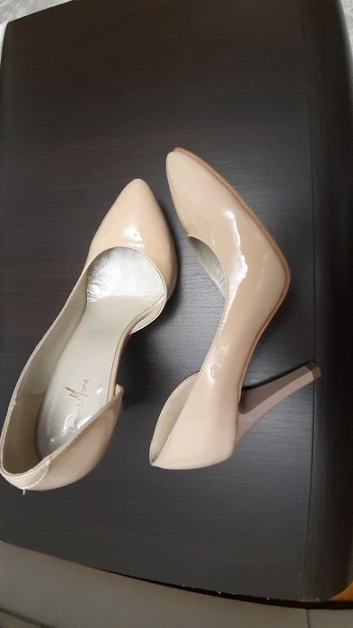 Pantofi superbi de lac