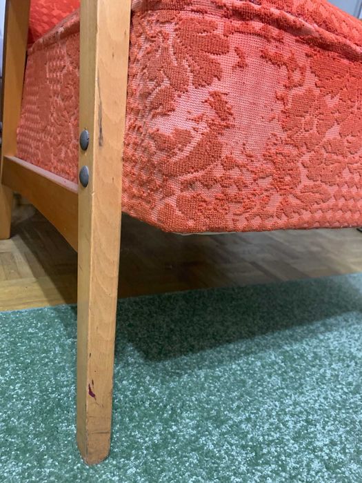 fotoliu tapitat rosu