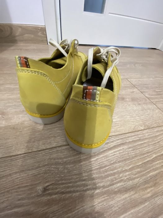 Sneakers galbeni piele nabuc