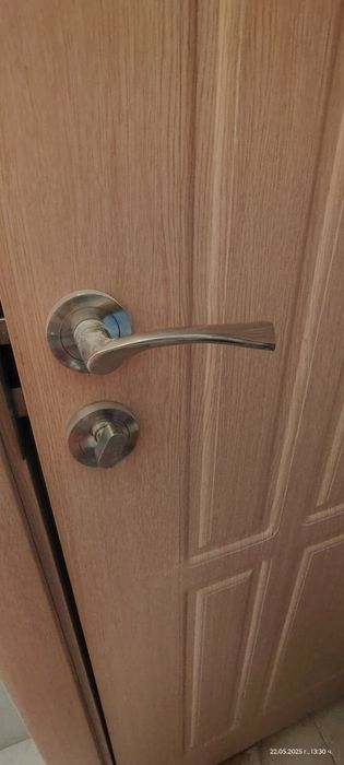 Продавам интериорни врати с каса и первази с дръжки и брави 4 броя