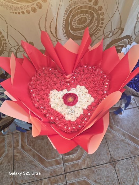 Buchet 101 mini de spuma roșii