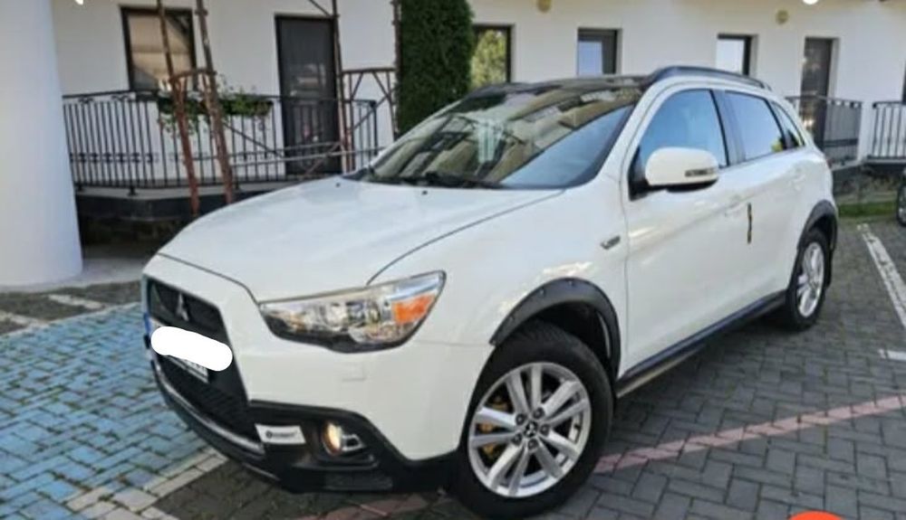 Vând Mitsubishi asx