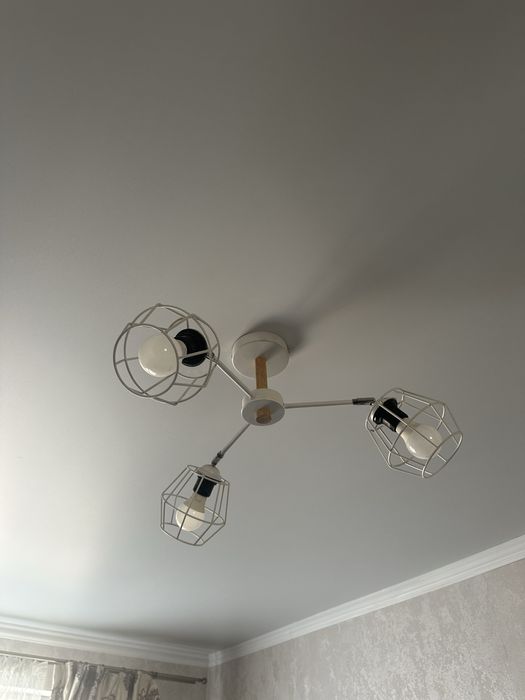 Продам люстры 2 шт