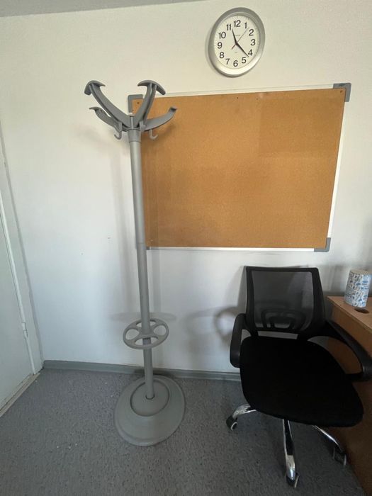 Офисная мебель, шкаф, столы, стулья