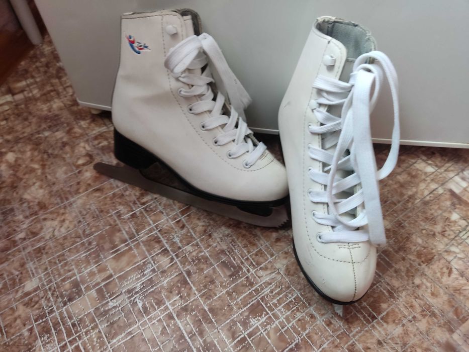 продаю десткие б\у коньки