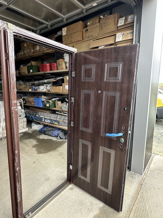 Usi metalice  diferite modele , noi .