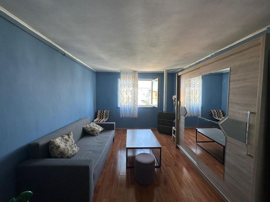 Vând garsonieră !!