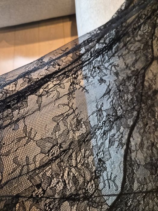 дантела  пола черна