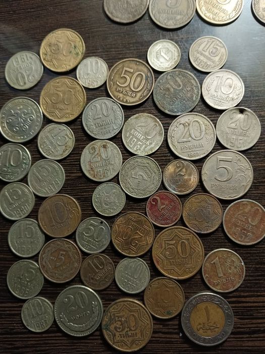 Продам монеты разные