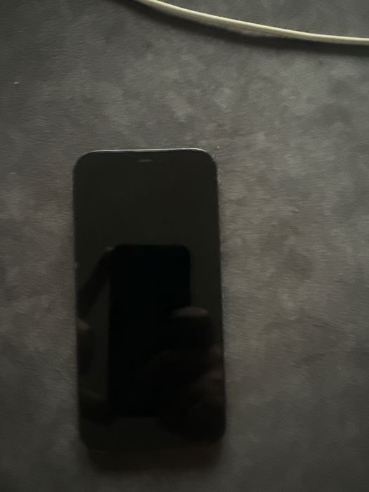 iPhone 12 в хорошем состояние
