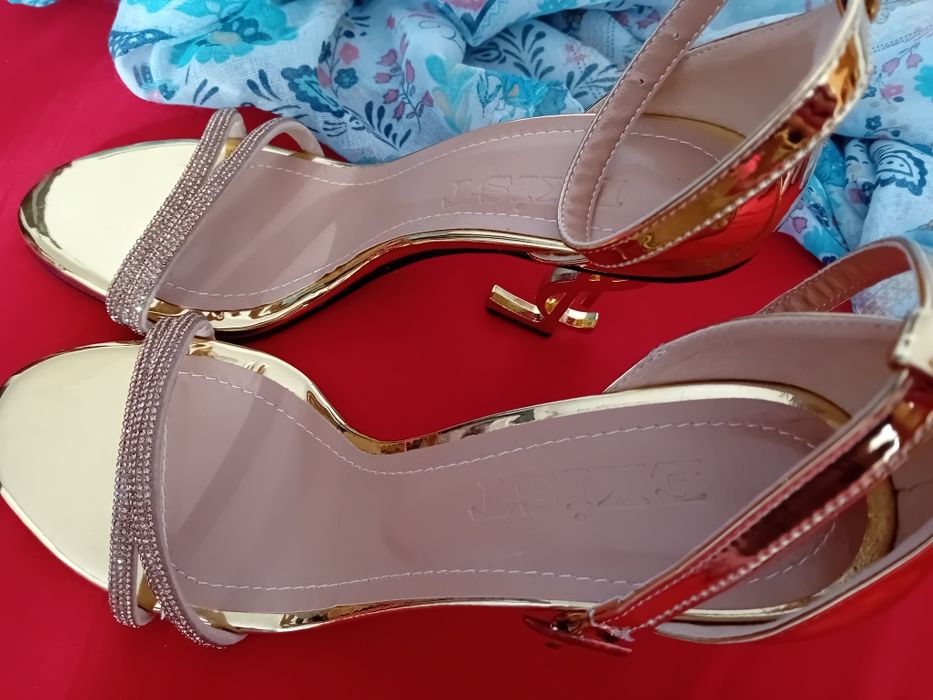 Sandale dama,noi mărimea.38