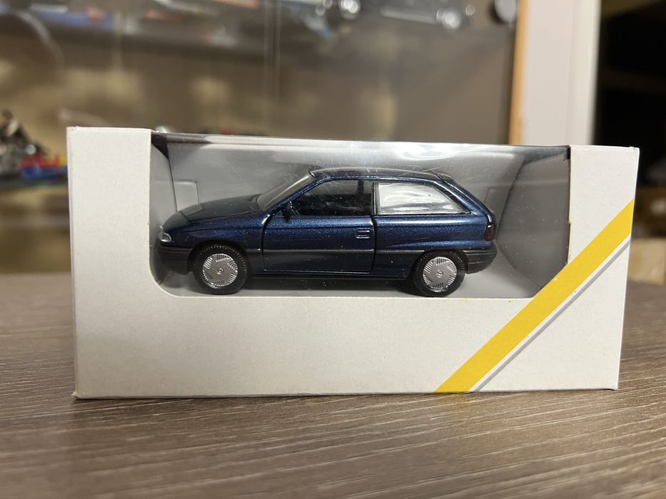 Opel Astra F 1:43