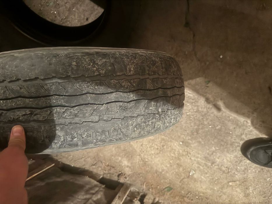 Покрышки б/у  в нормальным состояние