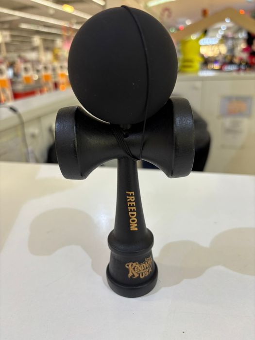 Kendama krom si sweets