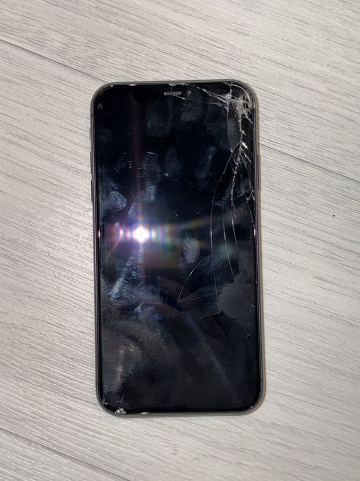 iPhone 11 черного цвета