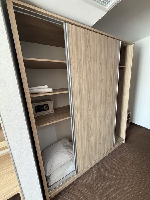 Vand 23 de seruri de mobilier