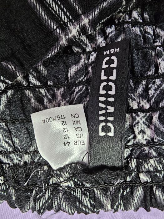 Различни дамски рокли