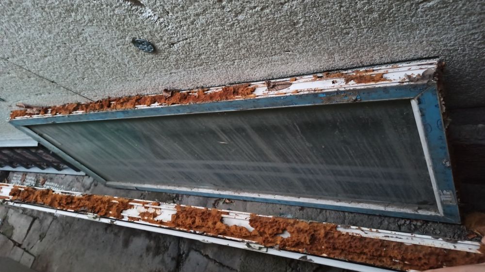 Продам пластиковую дверь и витраж