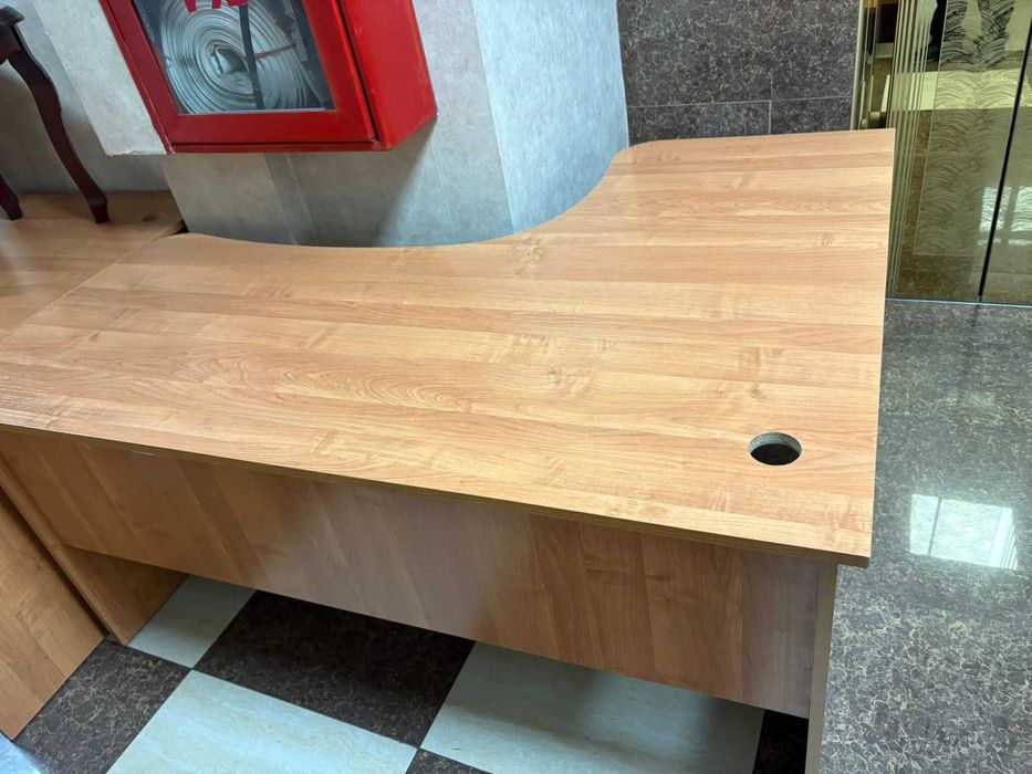 Продаю Столы, стулья и тумбы. Самовывоз!