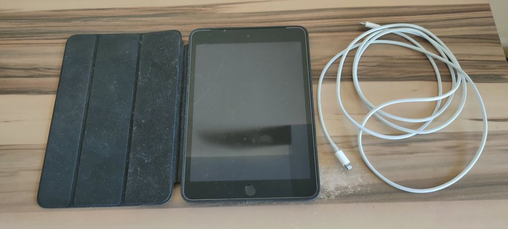 Продавам iPad mini 3