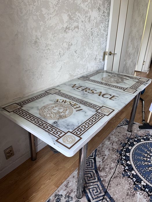 Versace стеклянный стол