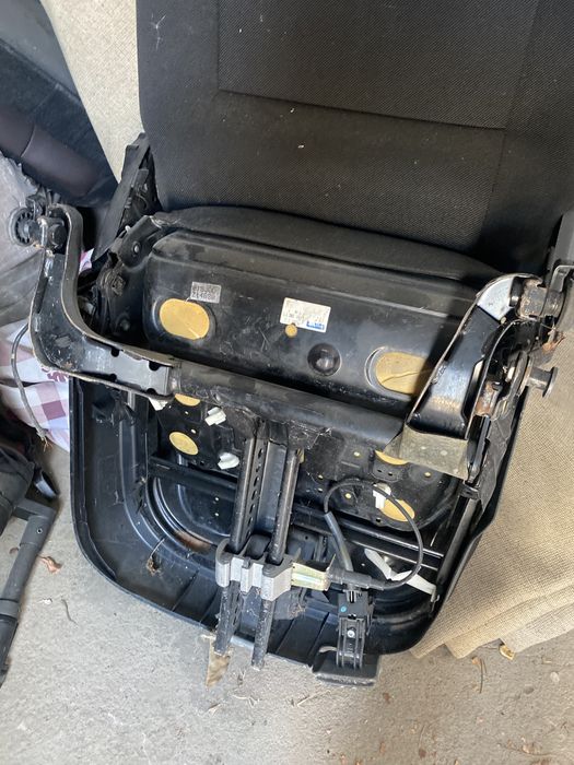 продам сидение на машину