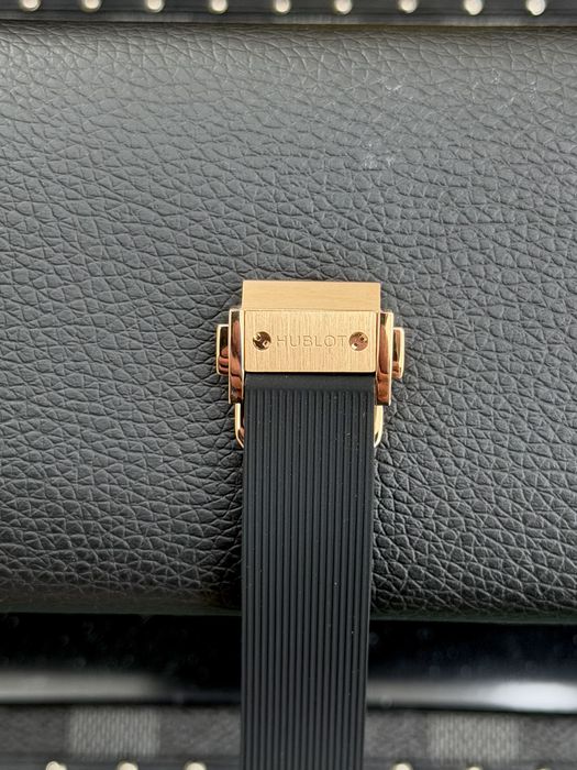 Hublot Classic Fusion King Gold Diamonds Black Dial 33mm – Ref. 581.OX.1181.RX.1104