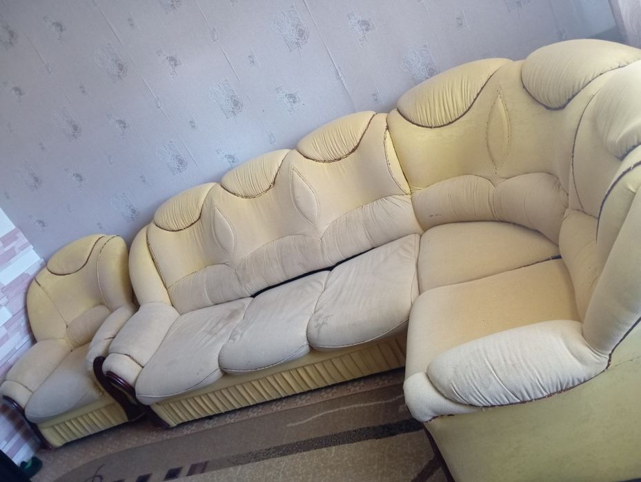 Угловой диван и кресло