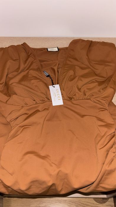 Rochie scurta Gucci plumeti umeri  NOUA maro