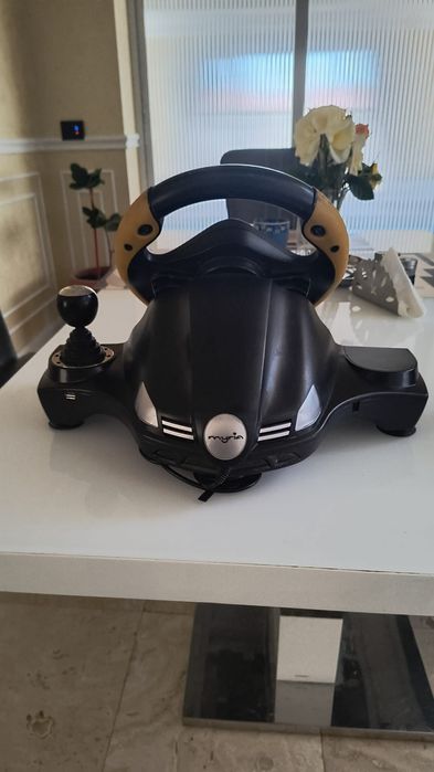 Vând volan si pedala PS4
