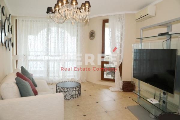 Продава се Тристаен апартамент в Свети Влас - 138 кв.м за 1993 €/кв.м - Снимка #2