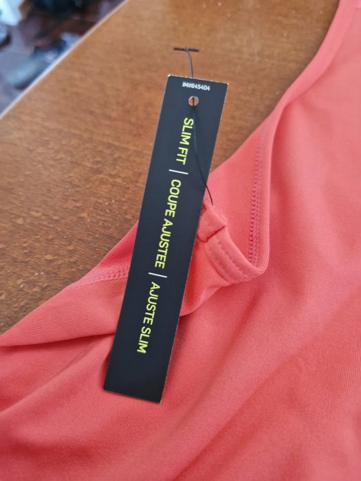 Спортен дамски топ NIKE