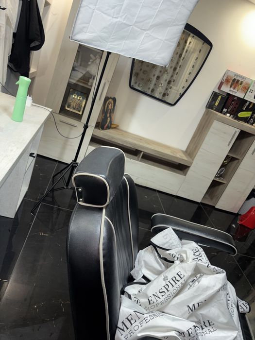 Scaun frizerie piele  doar in constanta