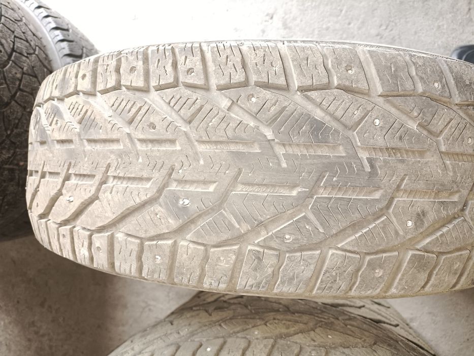 Продам зимние шины