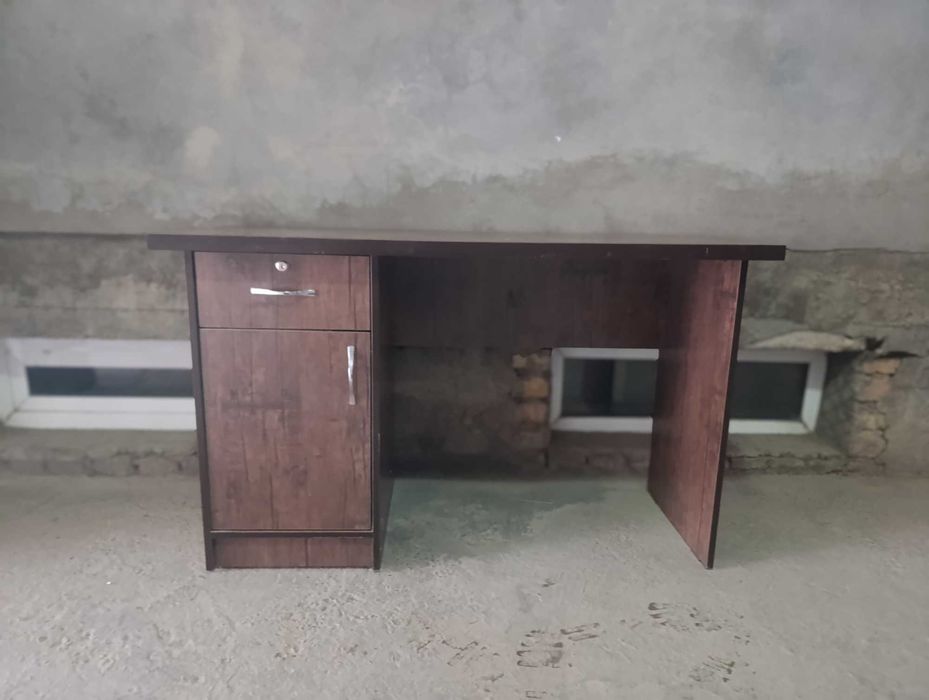 Стол.  Для офиса