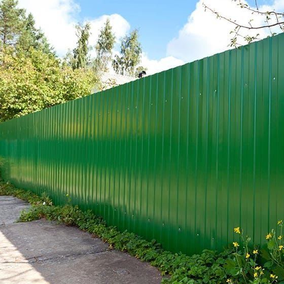 Garduri și porți stil jaluzea șipcă metalică tabla cutata