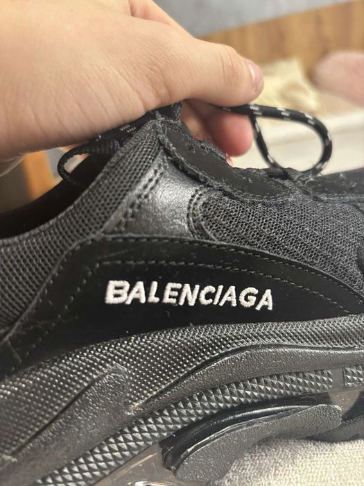 Vand adidasi balenciaga/nike pentru mai multe detalii in pv