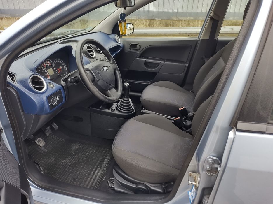Ford fiesta benzina 13 impecabila preț 1600  euro