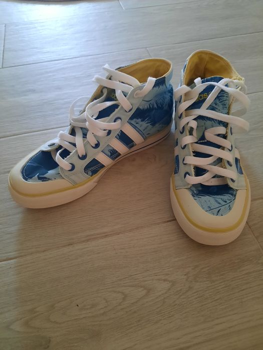 Vând bascheți ADIDAS