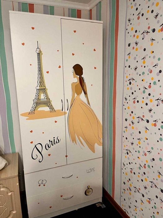 Платяной шкаф с кроватью