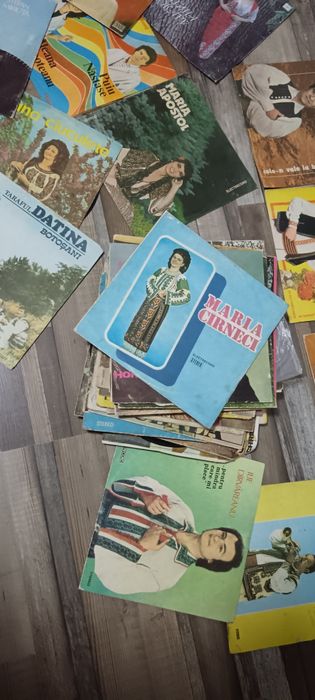 Vând plăci de vinil