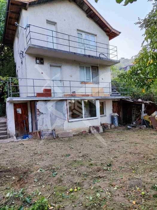 Триетажна къща в село Руен! 71701