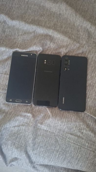 Vând 3 telefoane