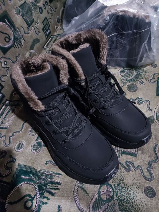 Продам зимние ботинки