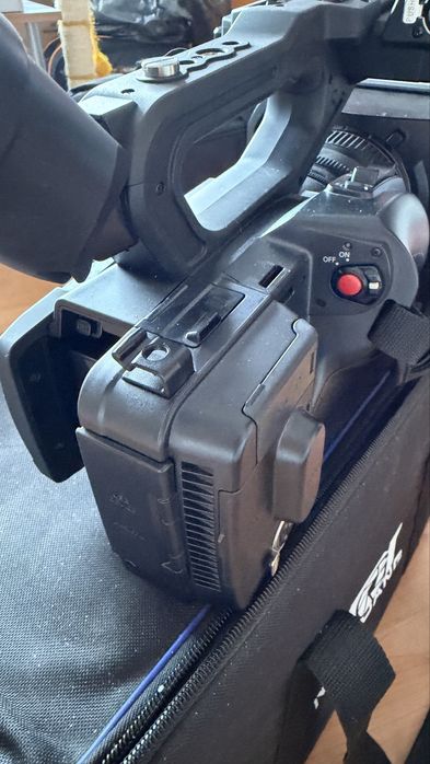 Camera video profesionala Panasonic AG-UX180 impecabila ca noua