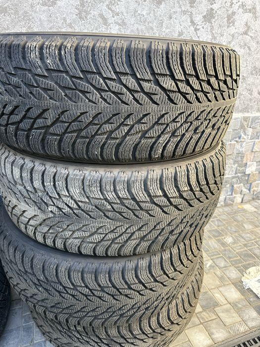 Nokian TYRES Зимние баллоны на Nissan Patrol 275/60R20