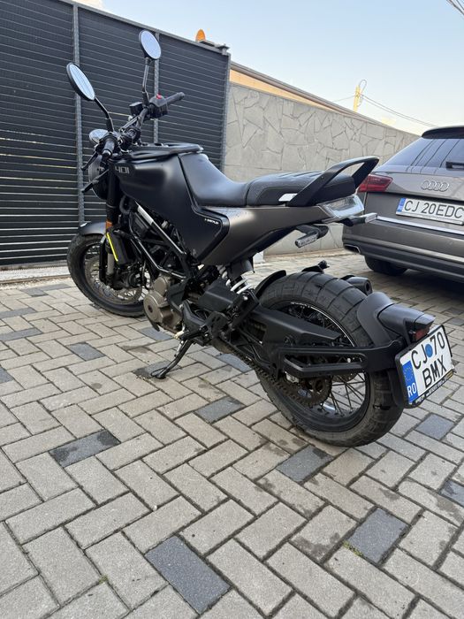 Husqvarna svartpilen 401 an 2023 cu 3700 km